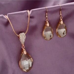 🆕️ Simulated Champagne Sapphire & White Austrian Crystal Earrings & Necklace